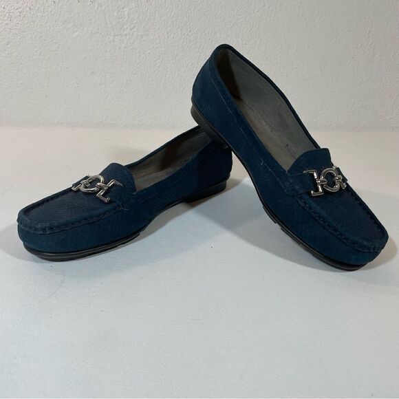 Aerosoles Hazelnut Navy loafers silver buckle size 9 - Picture 3 of 10